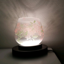 【 受注生産】さくら灯り LEDテーブルランプ サンドブラスト 彫刻 ガラスライト 5枚目の画像