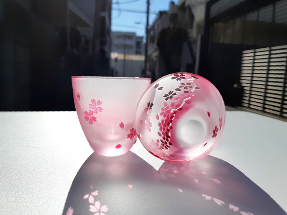 舞桜 丸ぐい呑み  春色 桜デザイン サンドブラスト 5枚目の画像