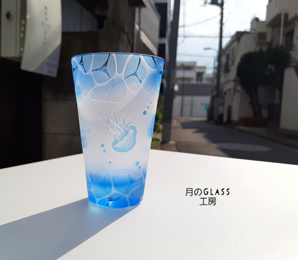 受注生産【 minamo】 癒し漂う くらげグラス 青いガラス 夏色 お祝い 父の日 4枚目の画像