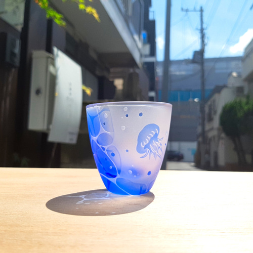 受注制作】クラゲの丸ぐい呑み 青蘭 サンドブラスト 海グラス 夏色