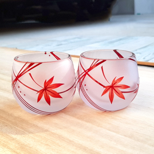 受注生産】手毬もみじ 丸ぐい呑み 秋色 おちょこ サンドブラスト 父の