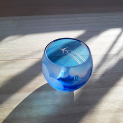 【受注生産】Sky Hi 飛行機雲 青空丸ぐい呑み おちょこ サンドブラスト 父の日 母の日 7枚目の画像