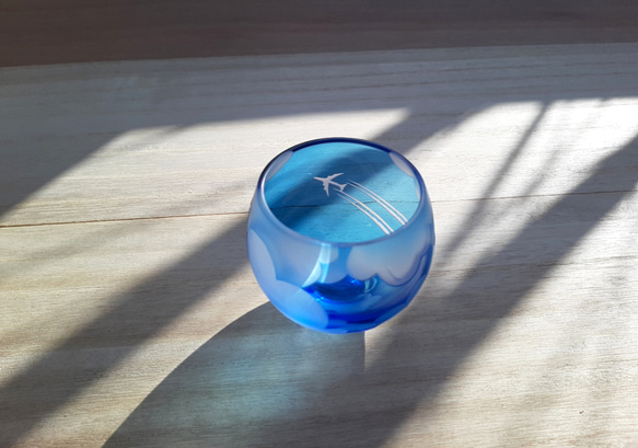 【受注生産】Sky Hi 飛行機雲 青空丸ぐい呑み おちょこ サンドブラスト 父の日 母の日 7枚目の画像