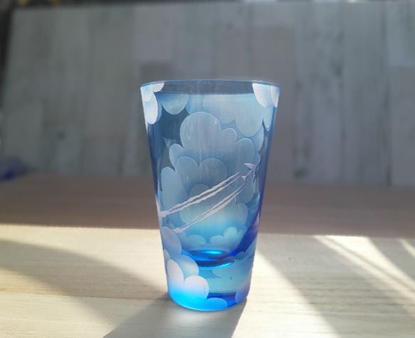 【受注生産】Sky-Hi 飛行機雲 青空タンブラー サンドブラスト 空色グラス 5枚目の画像