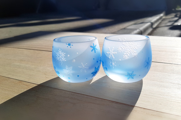 雪の結晶 雪玉 丸ぐい呑み おちょこ サンドブラスト 冬グラス 単品 3枚目の画像