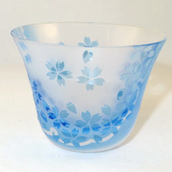舞い桜-ぐい呑み グラス 水色ブルー サンドブラスト ガラス 父の日 6枚目の画像