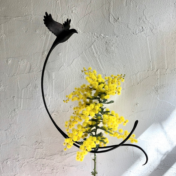 N様オーダー品　花に舞う小鳥の　一輪挿し 3枚目の画像
