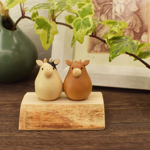 手のひらサイズの 木の置物 ( 小 ) うし 2頭 セット その他置物 工房