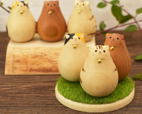 送料無料 / 手のひらサイズの 木の置物 ( 小 ) ねこ3匹 友達