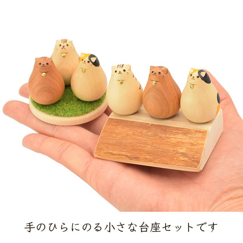送料無料 / 手のひらサイズの 木の置物 ( 小 ) ねこ3匹 友達