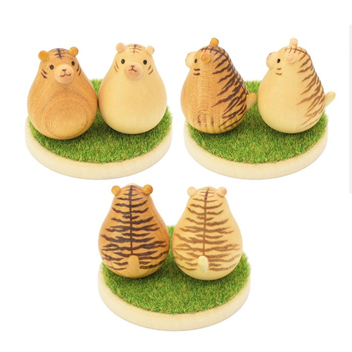 干支 寅 手のひらサイズの 木の置物 ( 小 ) とら 2頭 セット