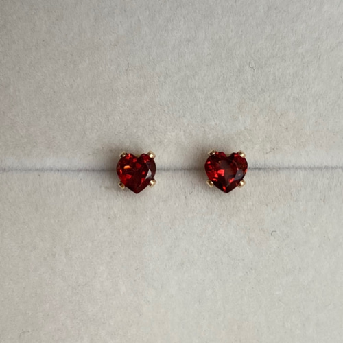 14kgf》モザンビークガーネット ハート ポストピアス/ イヤリング