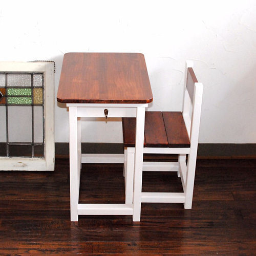 ☆白とチーク色のかわいい昭和レトロの小さな勉強机と椅子セット