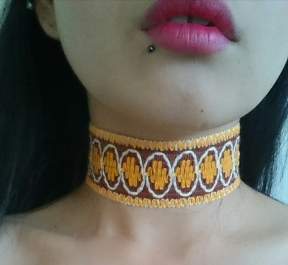 ボヘミアンチョーカー 幅広く太いしっかり素材 ヒッピーでエスニックな