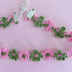緑とピンクの可愛いお花のチョーカー　森ガール的なヒッピーチョーカー　ビンテージドレスや女の子らしいスタイルに 2枚目の画像