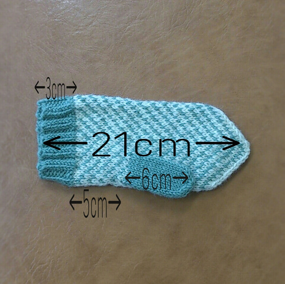 『期間限定sale』手編みミトン(緑×白) 3枚目の画像