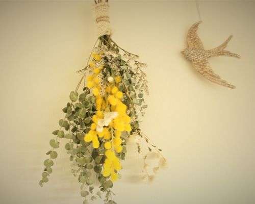 春の訪れ～ミモザとユーカリのスワッグ♡ドライフラワー♡壁かけに