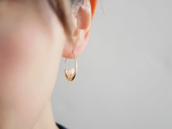 珍珠耳環（金色）水晶珍珠/貝殼珍珠新月 第7張的照片