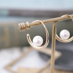 珍珠圈耳環（金）水晶珍珠/貝殼珍珠 第3張的照片