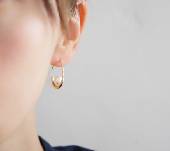珍珠圈耳環（金）水晶珍珠/貝殼珍珠 第2張的照片