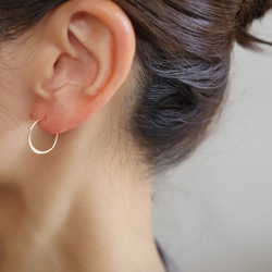 14kgfミニフープピアス・イヤリング 2枚目の画像