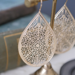14公斤東方水滴耳環/耳墜，鏤空花紋 第3張的照片