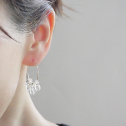 【冬日透明】14kgf 透明玻璃圈形耳環 | 冰滴耳環，冬季配件，優雅金色 第3張的照片