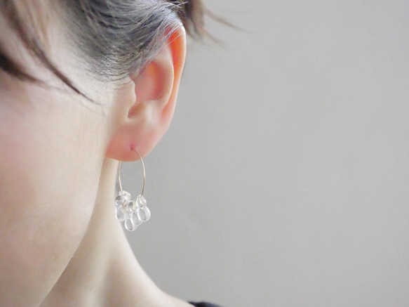 【冬日透明】14kgf 透明玻璃圈形耳環 | 冰滴耳環，冬季配件，優雅金色 第3張的照片