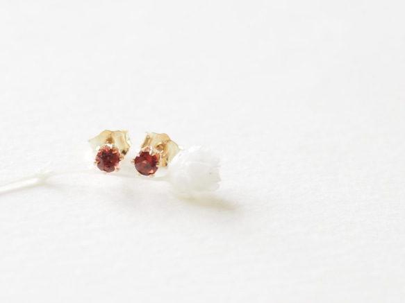 14kgf＊石榴石的單顆耳環＊可選擇棉珍珠耳環托＊（1月誕生石） 第1張的照片
