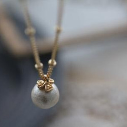 棉珍珠與幸運草的單顆項鍊 第2張的照片