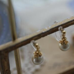 仿耳針設計的夾式耳環＊幸運草與棉珍珠＊ 第2張的照片