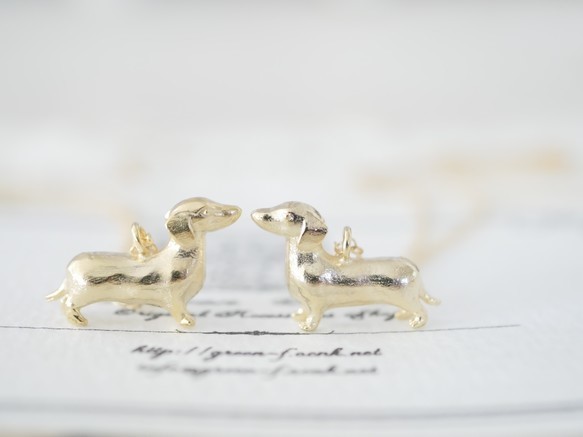 14公斤臘腸犬項鍊 - 狗狗圖案，低過敏性，送給愛狗人士的完美禮物 第1張的照片