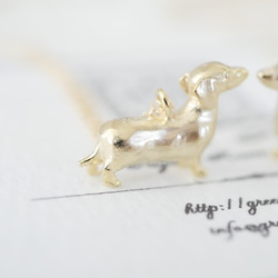 14公斤臘腸犬項鍊 - 狗狗圖案，低過敏性，送給愛狗人士的完美禮物 第2張的照片