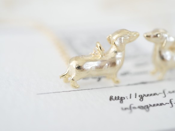 14公斤臘腸犬項鍊 - 狗狗圖案，低過敏性，送給愛狗人士的完美禮物 第2張的照片