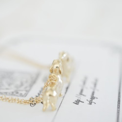 14公斤臘腸犬項鍊 - 狗狗圖案，低過敏性，送給愛狗人士的完美禮物 第3張的照片