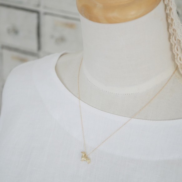 14公斤臘腸犬項鍊 - 狗狗圖案，低過敏性，送給愛狗人士的完美禮物 第4張的照片