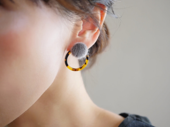 耳環，如穿孔耳環*毛皮和烏龜耳環（灰色） 第6張的照片