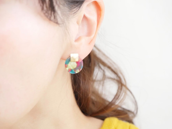 耳環等耳環*黃銅和藍色大理石耳環 第4張的照片