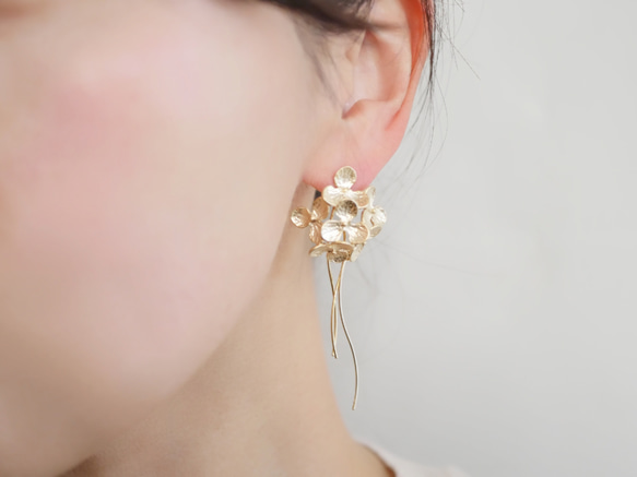 繡球耳環/耳環（單耳）金花束 第6張的照片