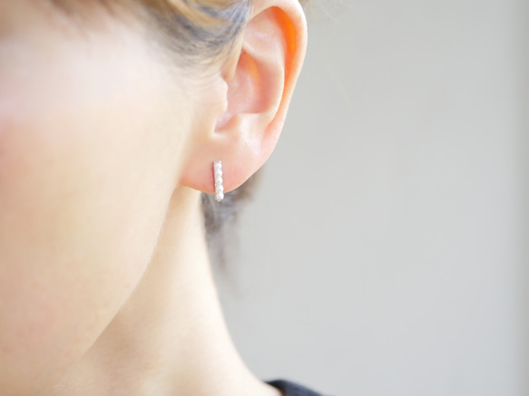 小珍珠棒狀耳環（銀色） 第5張的照片