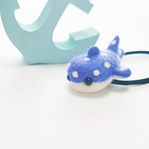 ジンベイザメ 羊毛フェルト ヘアゴム 羊毛フェルト りー 通販 10176634