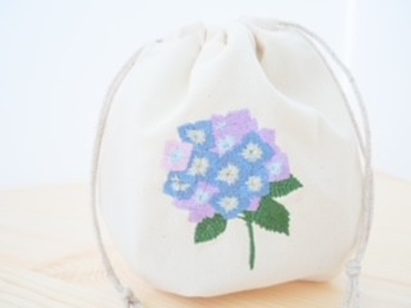 【紫陽花】【夏の誕生花2024】紫陽花  紫陽花ポーチ 誕生花 こだわり 国産帆布　刺繍巾着　ポーチ あじさい 5枚目の画像