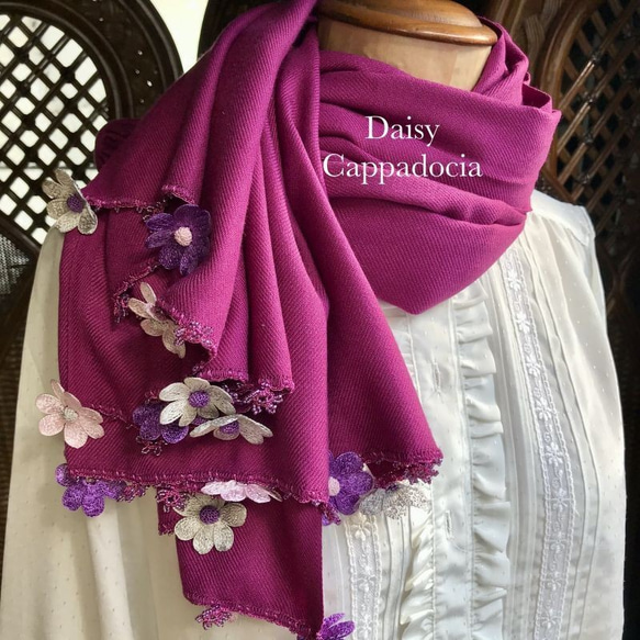 刺繍のお花つき パシュミナストール「デイジー」ローズパープル 3枚目の画像