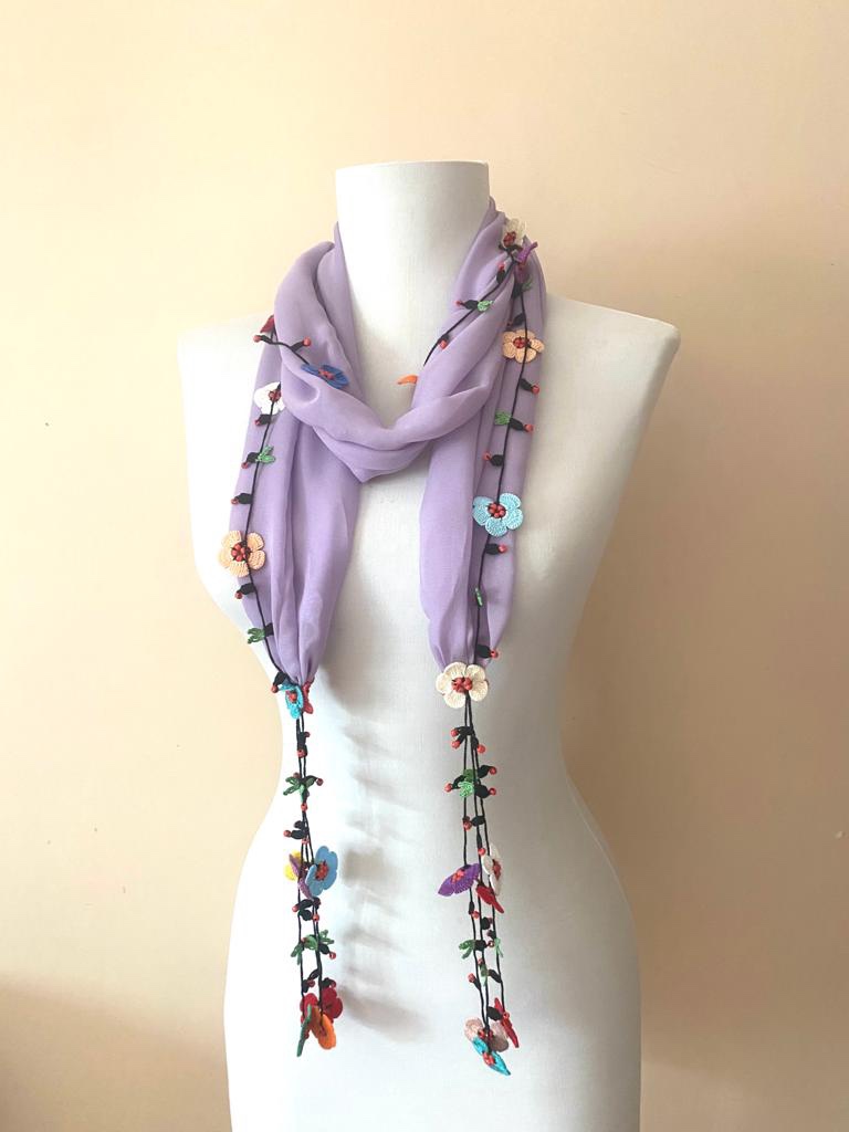 刺繍のお花とシフォンスカーフ　ロングラリエット　パープル