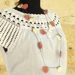 トゥーオヤ　刺繡ネックレス　ロング　レースのラリエット　お花 4枚目の画像