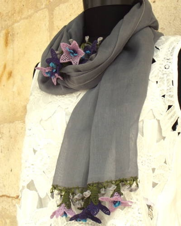 立体レース オーガニックコットン　刺繡の花花ストール　グレー 3枚目の画像