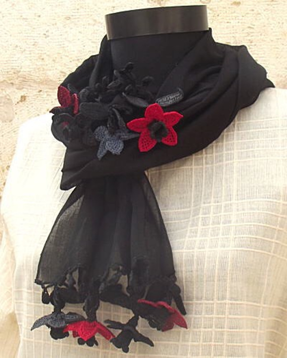 送料無料 トゥーオヤ コットンストール　 レース　刺繡の花花ストール　ブラック 3枚目の画像