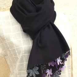 黑紫色蕾絲花朵 Pashmina 披肩 第3張的照片