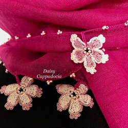 ウィンターセール！お花の刺繍のふんわりストール（綿混合）ベリーピンク 2枚目の画像