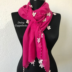 ウィンターセール！お花の刺繍のふんわりストール（綿混合）ベリーピンク 3枚目の画像